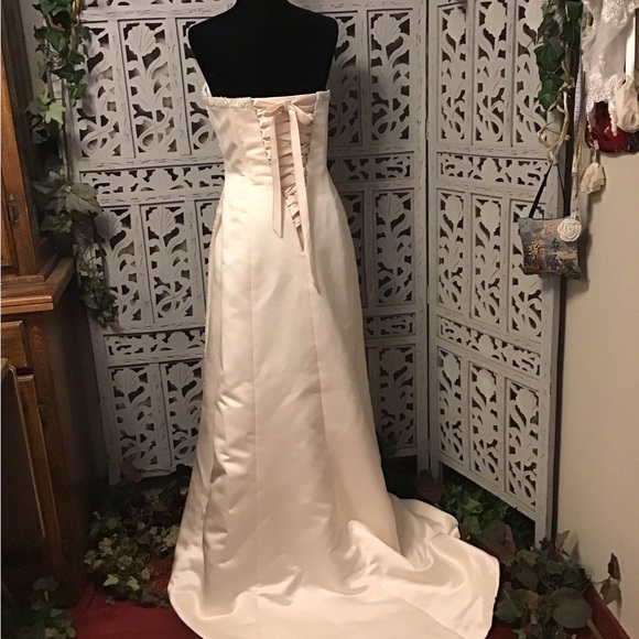 DELIGHTFUL IVORY SMOOTH SATIN BEADED WITH CORSET BACK STRAPLESS WEDDING DRESS - Picture 9 of 12